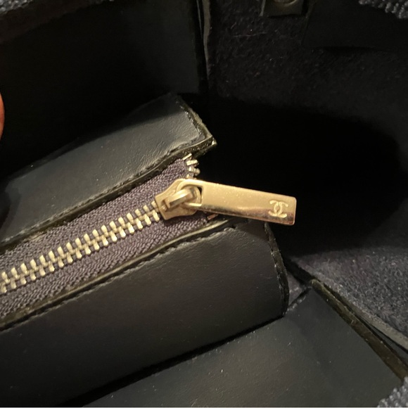 INSPIRED Navy Blue Leather Tote with Chain Handles - Picture 6 of 8